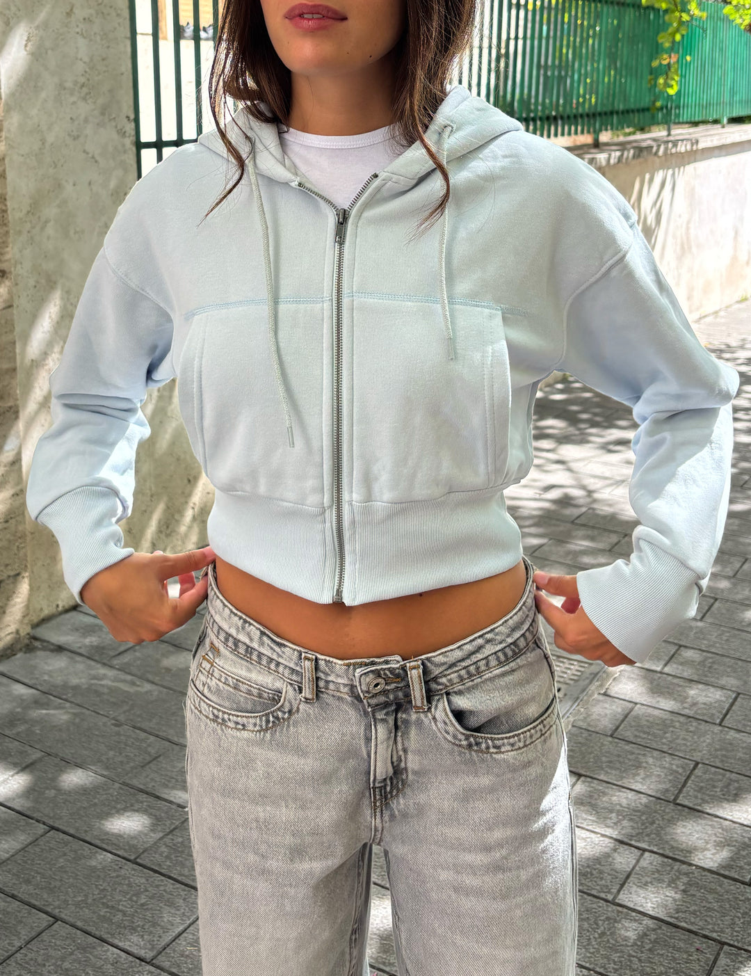 Felpa con cappuccio crop