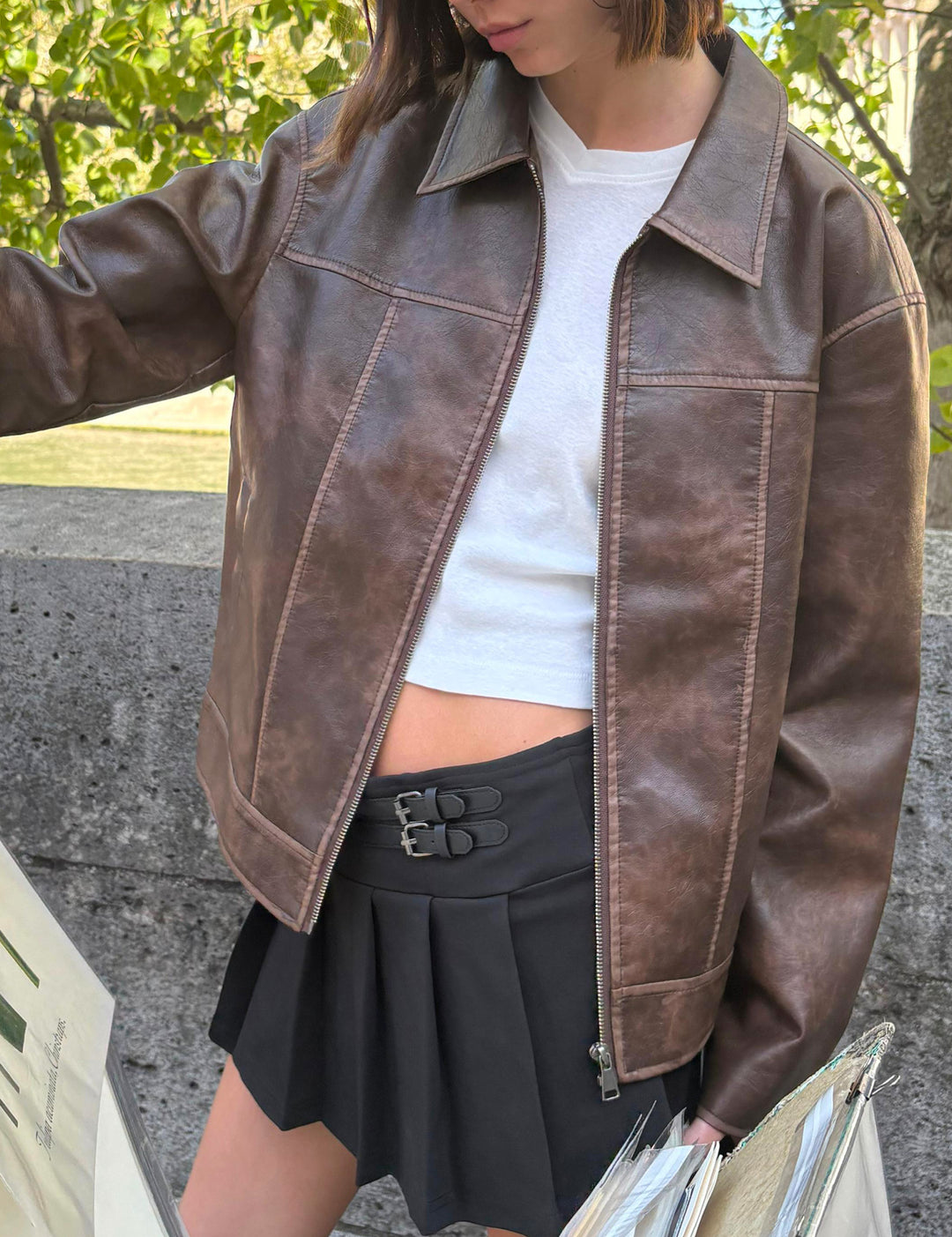 Skort a pieghe con fibbie