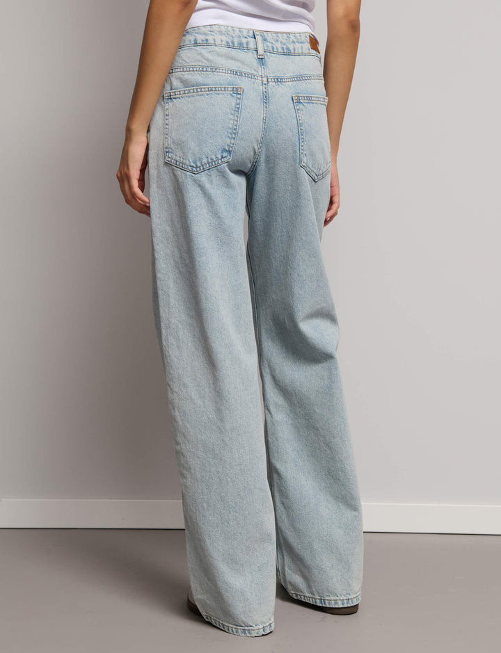 Jeans vita asimmetrica