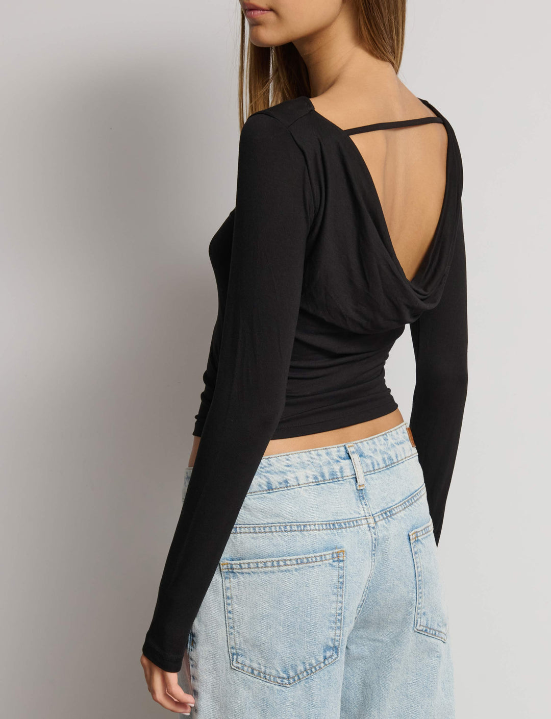 Top scollo cappuccio