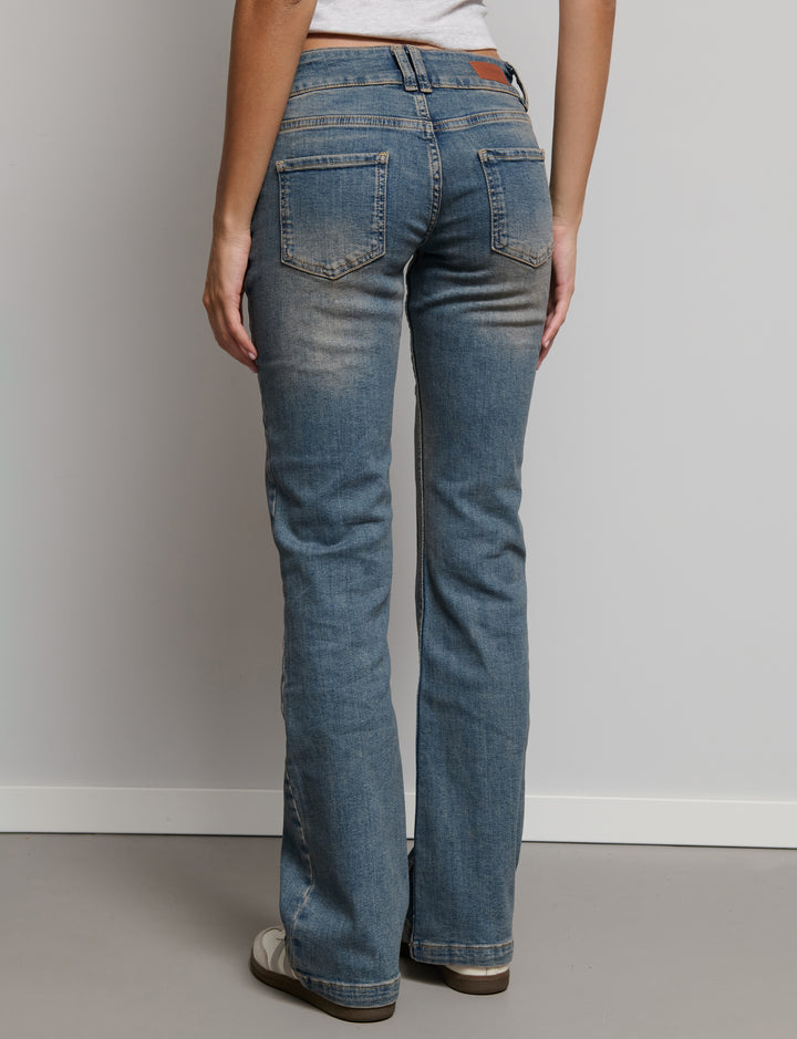 Jeans a zampa con doppio bottone