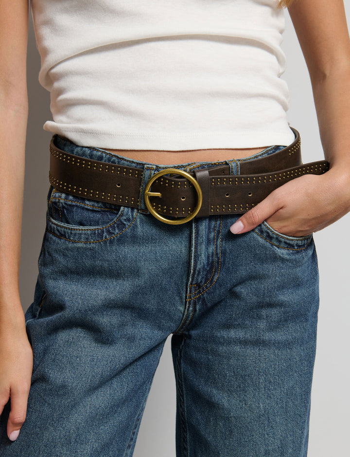 Cintura in finta pelle con borchiette