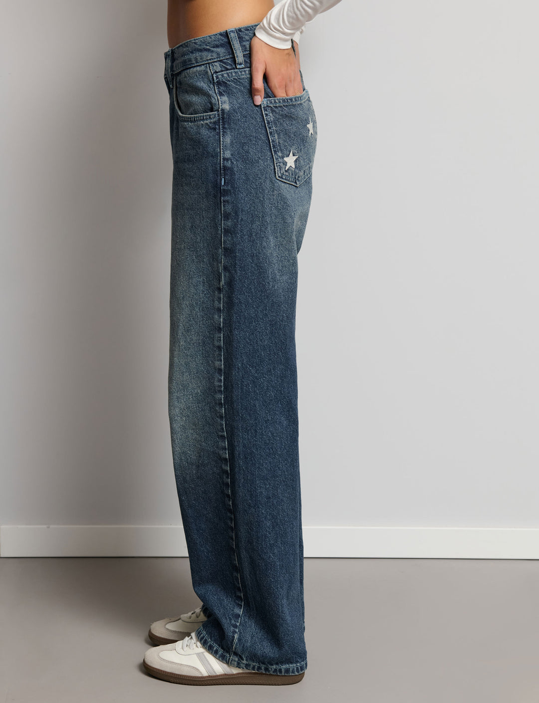 Jeans dritto con ricamo