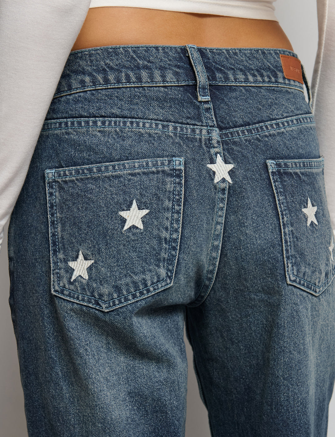 Jeans dritto con ricamo