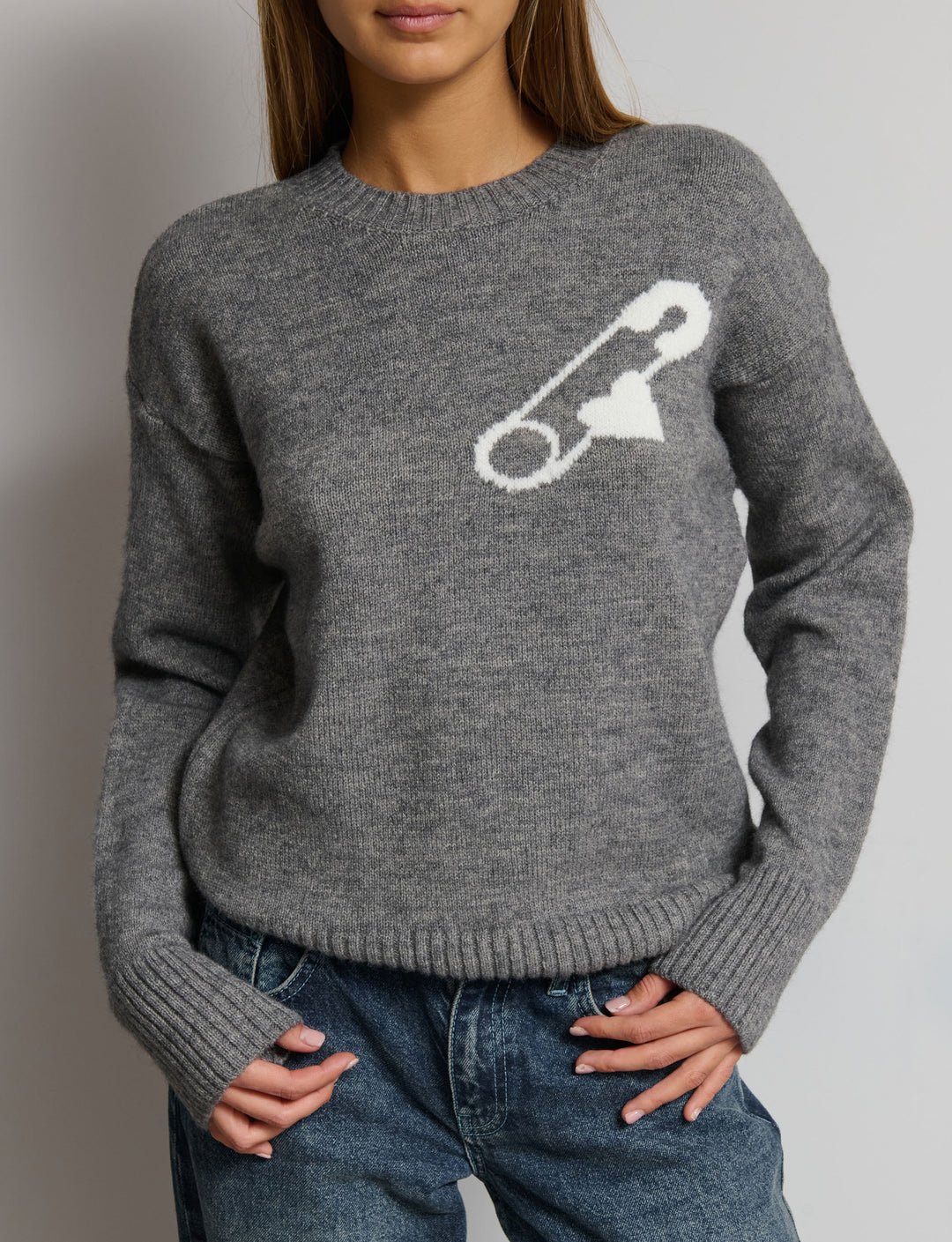 Maglione intarsio spilla con cuore