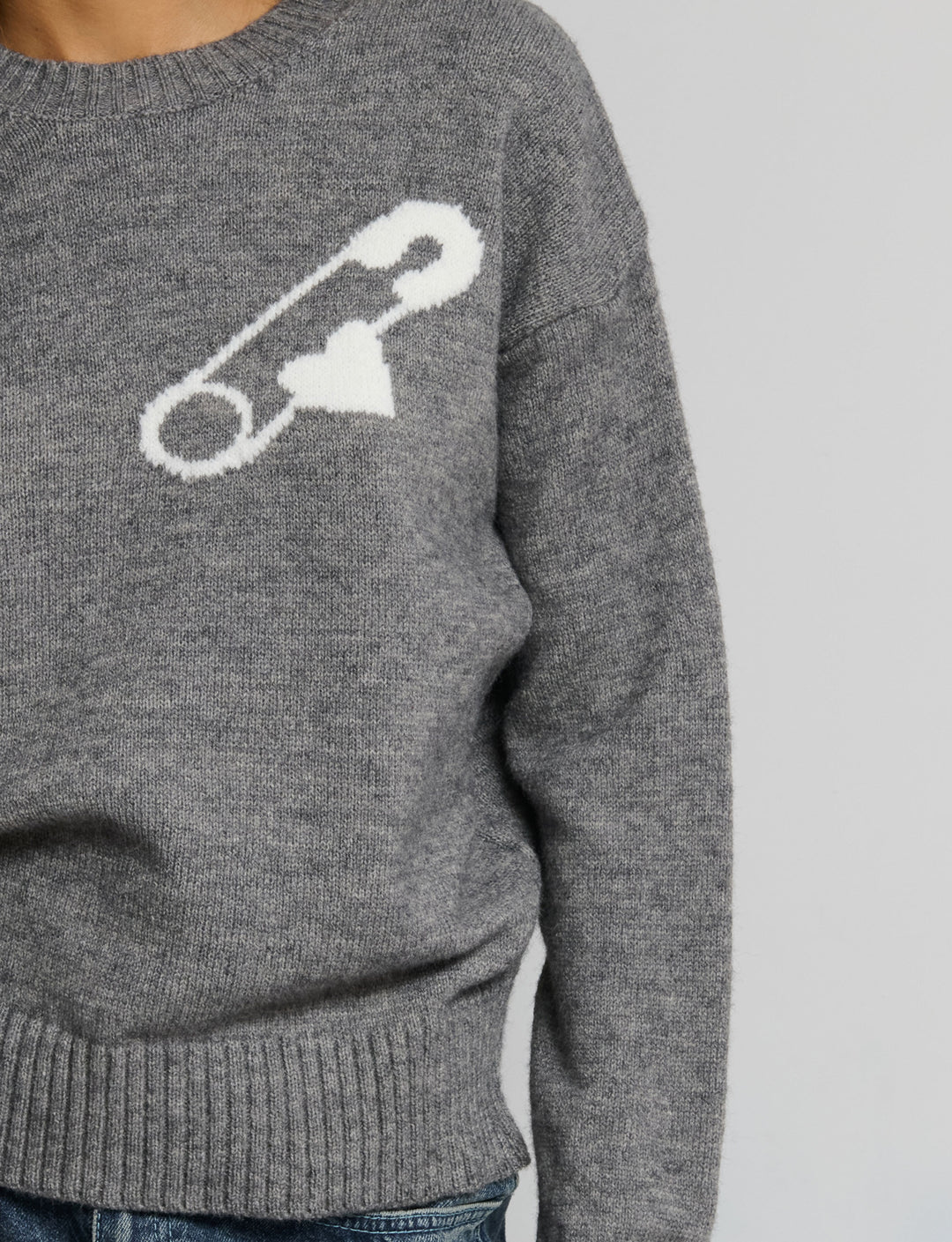 Maglione intarsio spilla con cuore