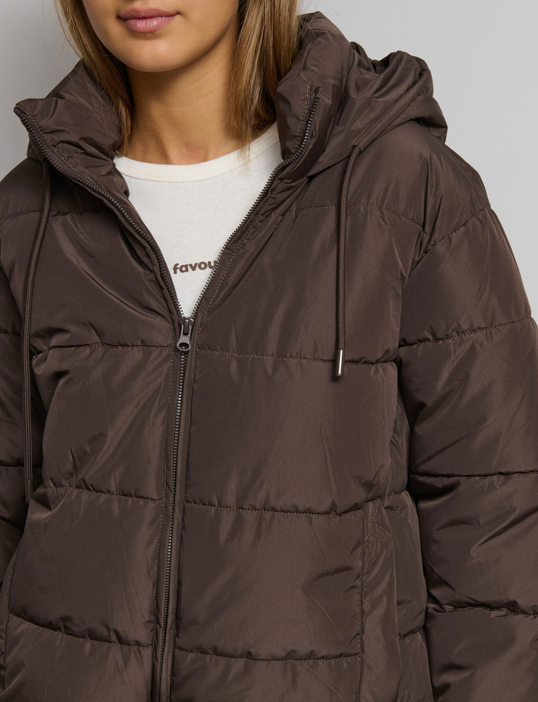 Piumino con cappuccio