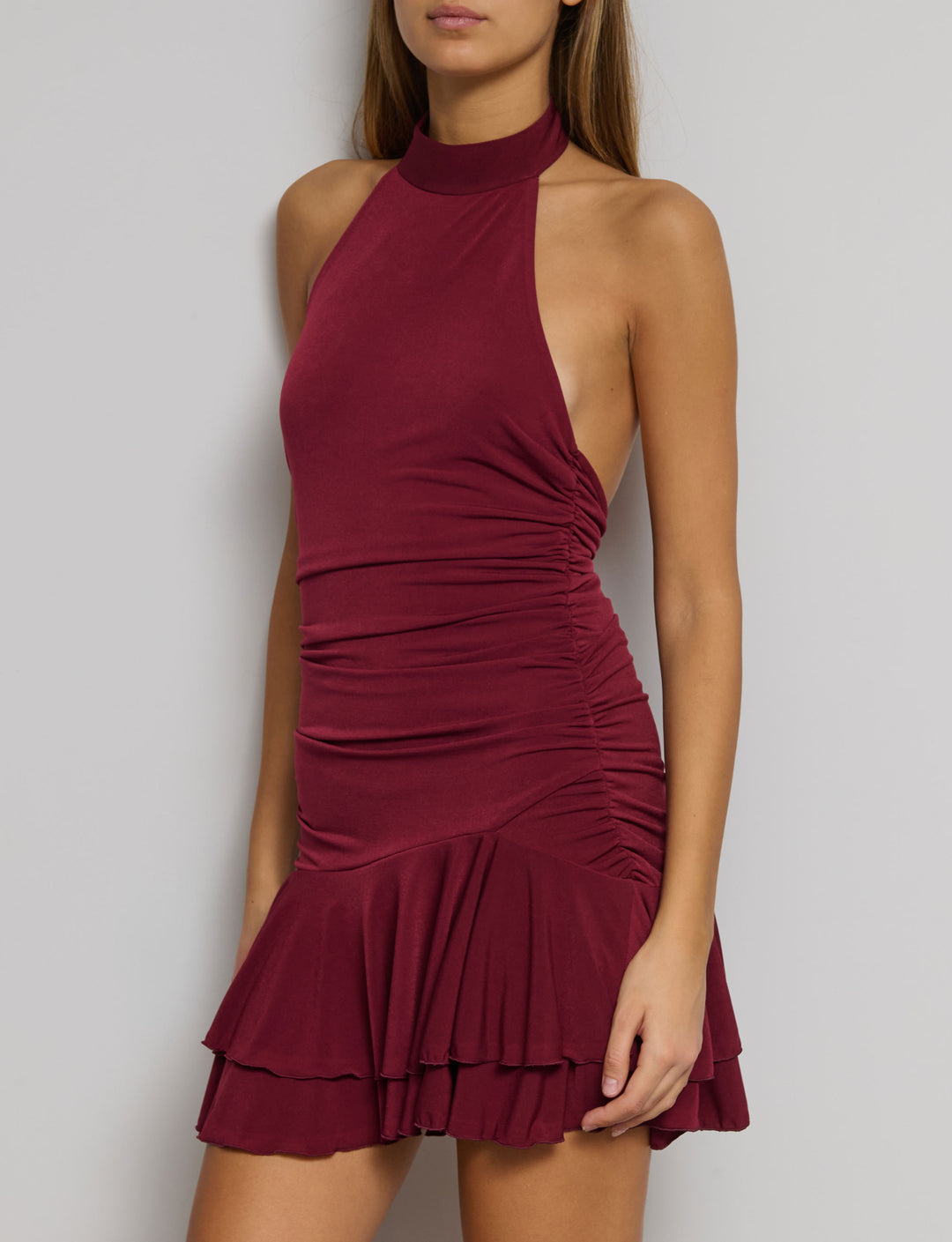 Abito halter con gonna svasata