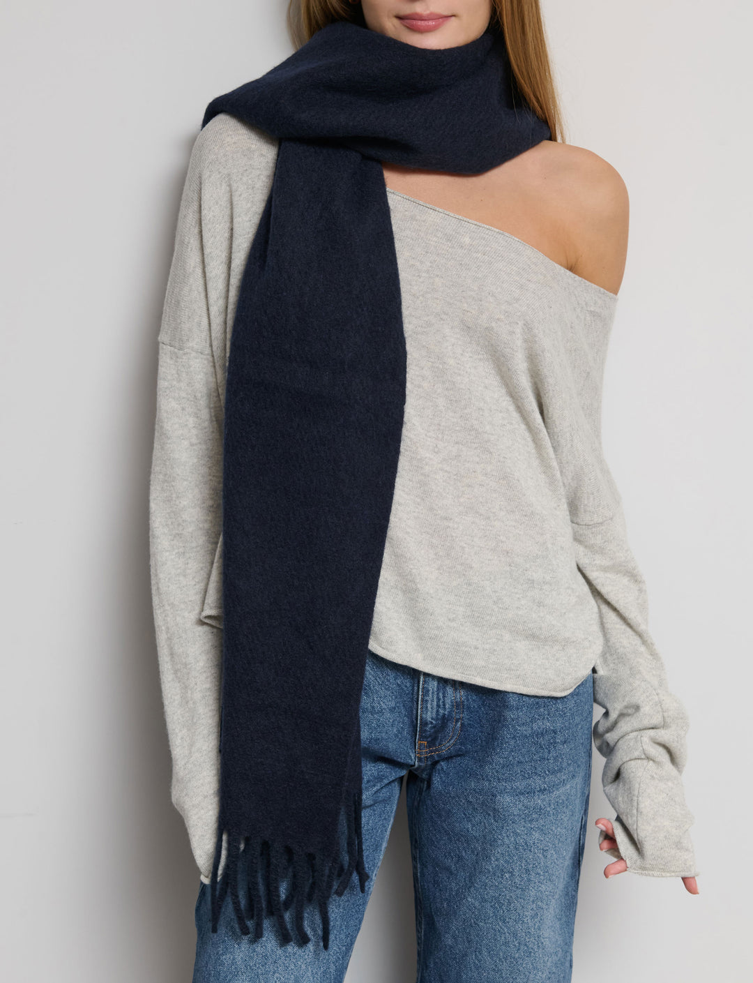 Sciarpa tinta unita con frange