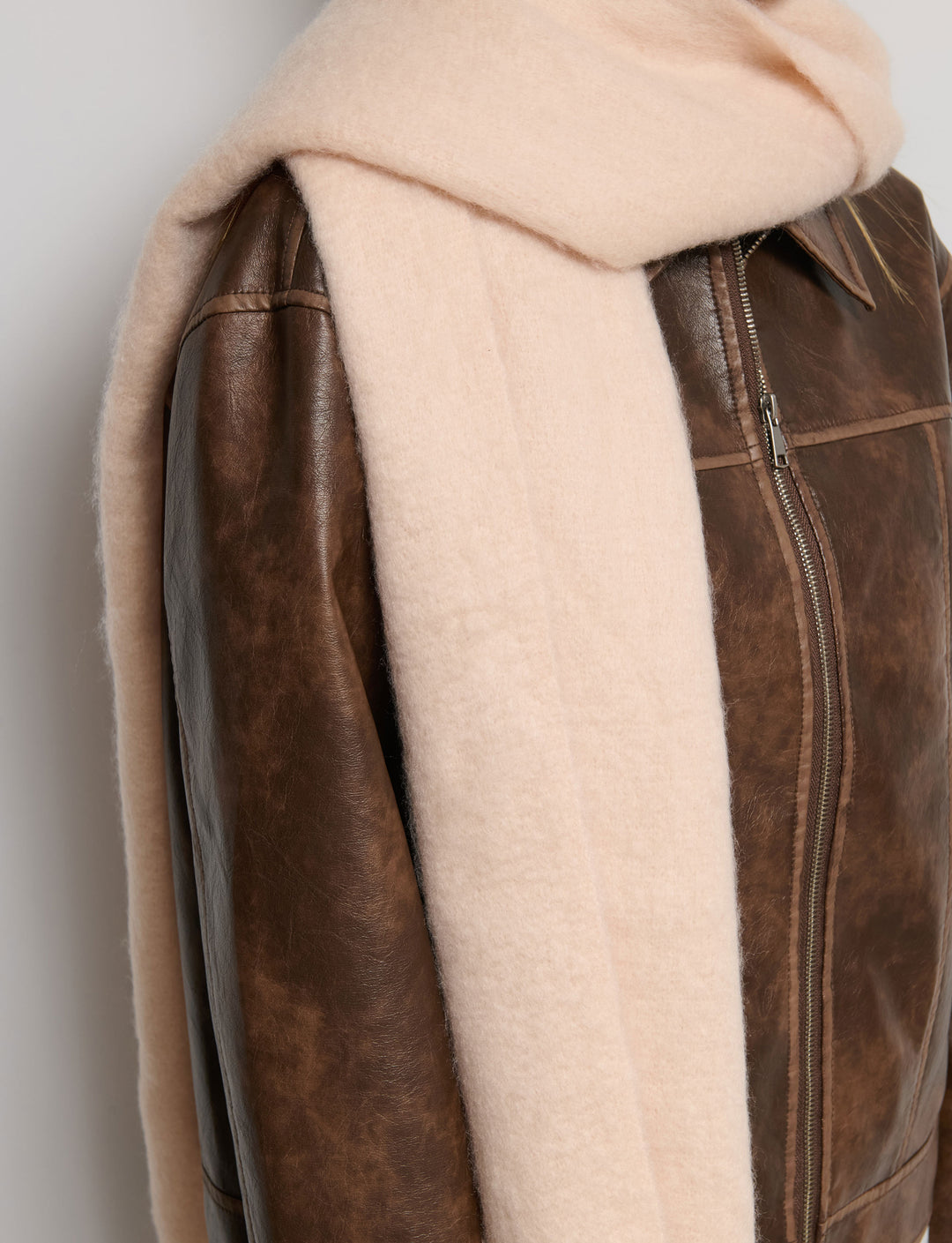 Sciarpa maxi tinta unita con frange