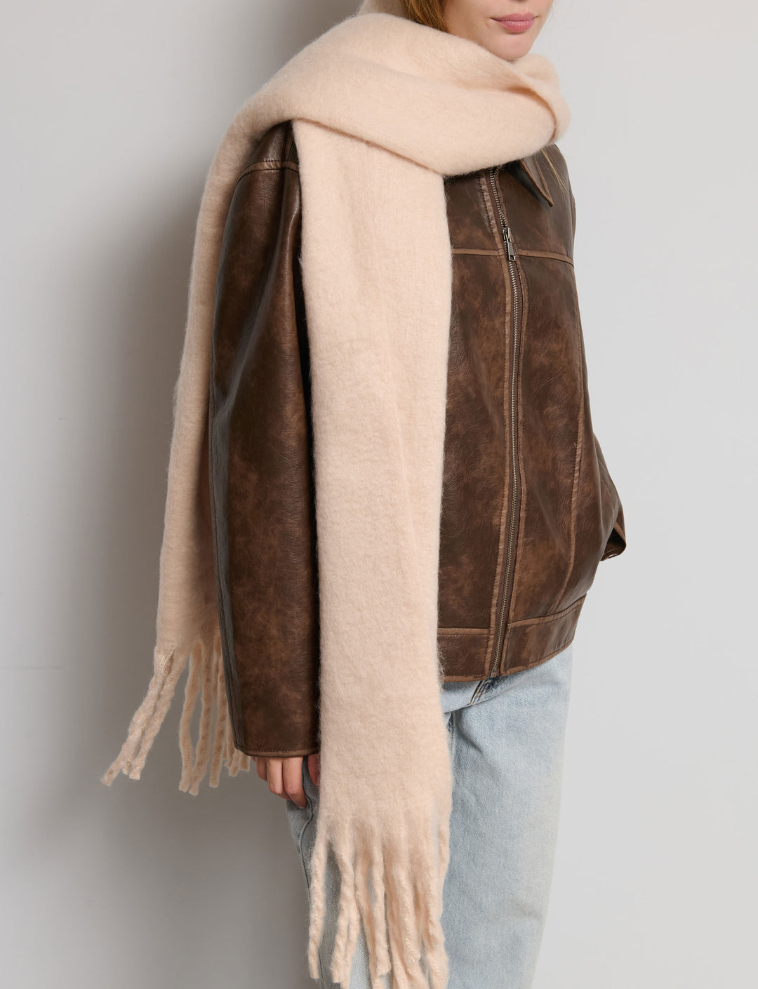 Sciarpa maxi tinta unita con frange