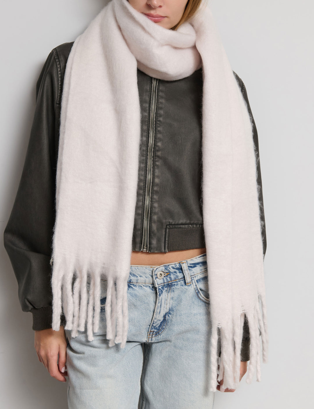 Sciarpa maxi tinta unita con frange