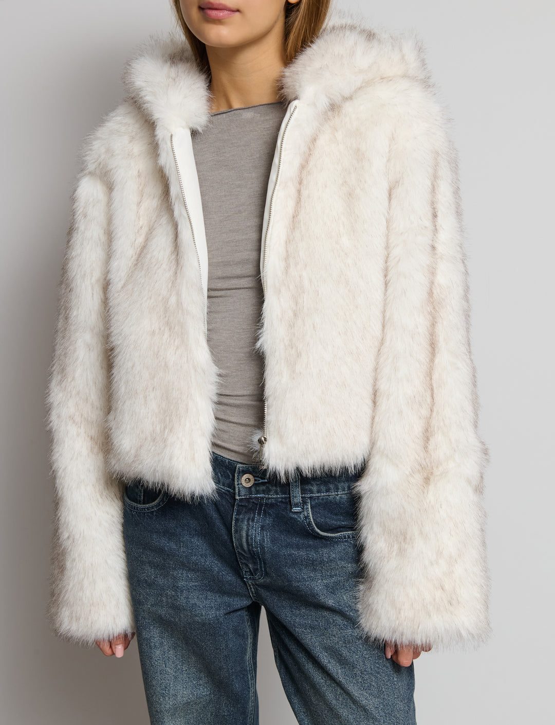 Giacca effetto pelliccia con cappuccio