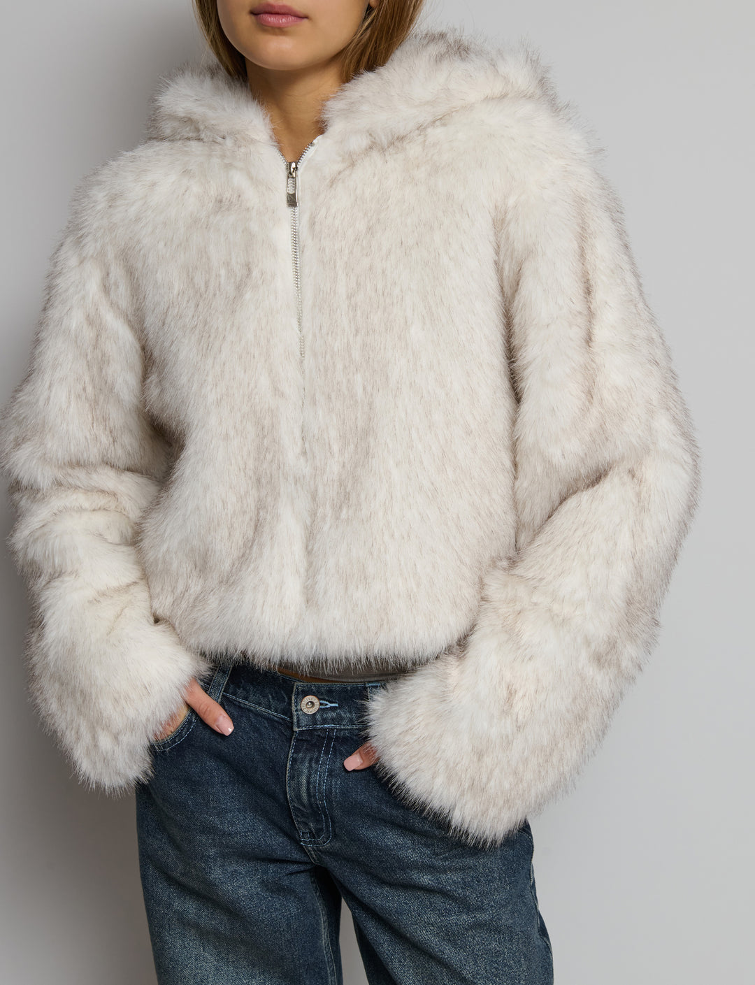 Giacca effetto pelliccia con cappuccio