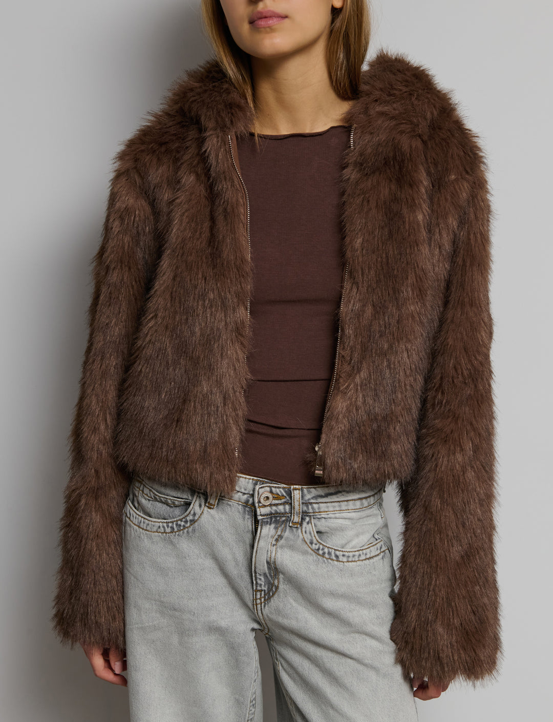 Giacca effetto pelliccia con cappuccio