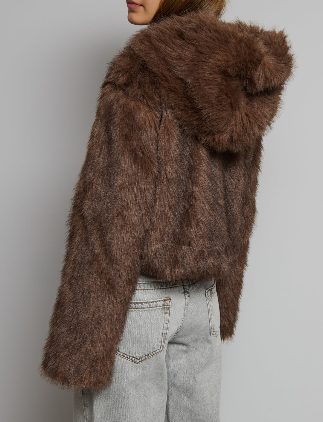 Giacca effetto pelliccia con cappuccio