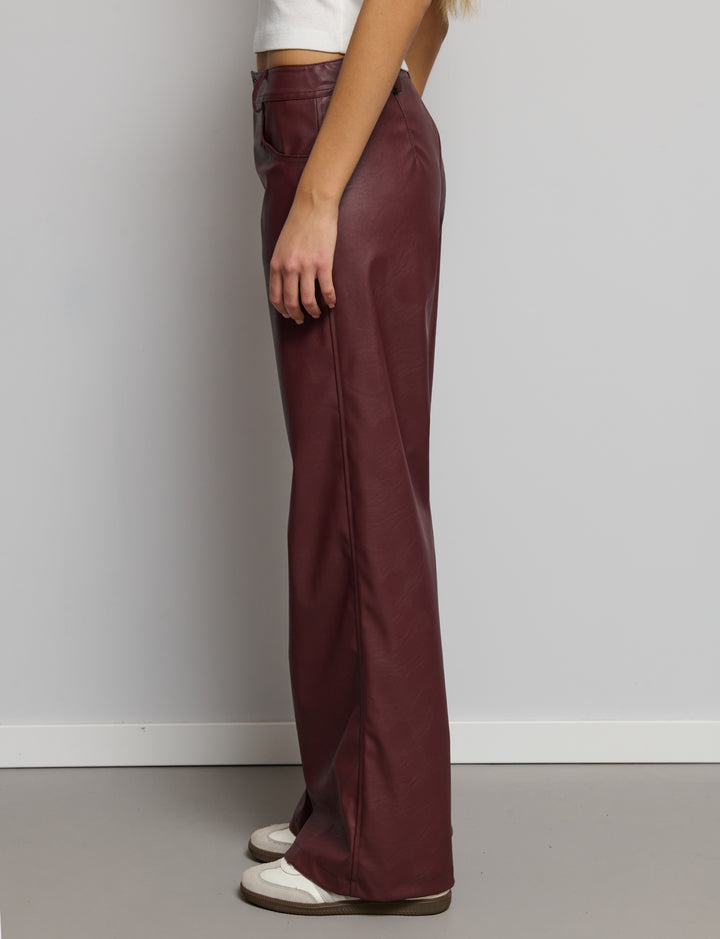 Pantalone in finta pelle