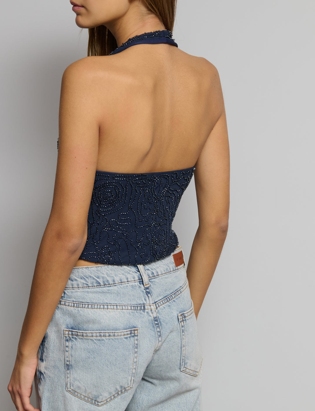 Top halter con perline e paillettes