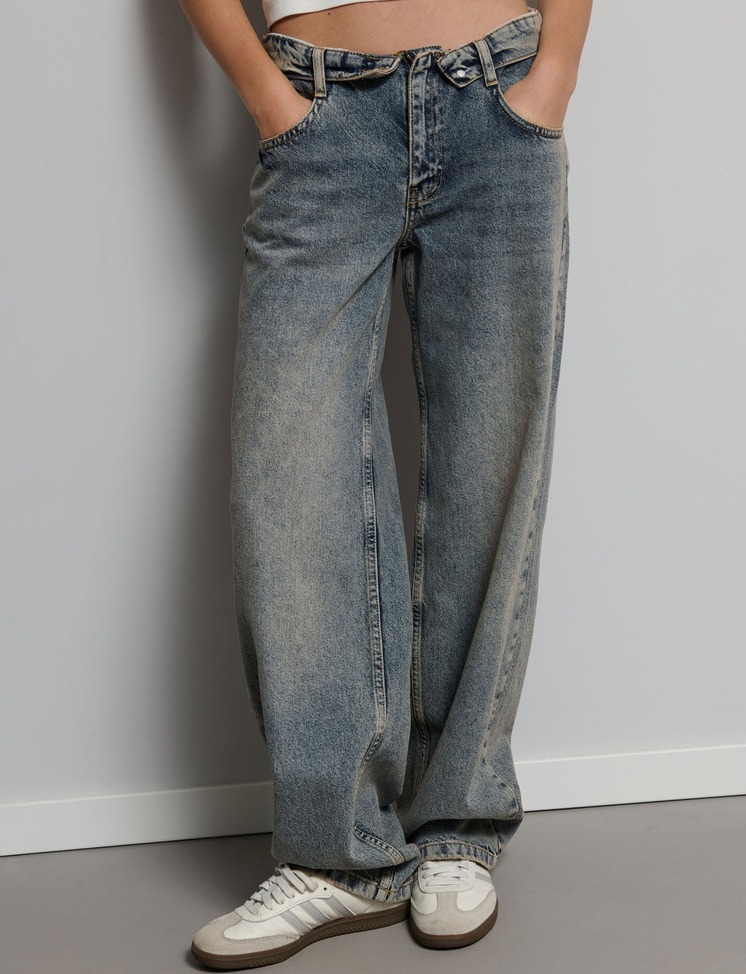 Jeans dritto con vita rigirata