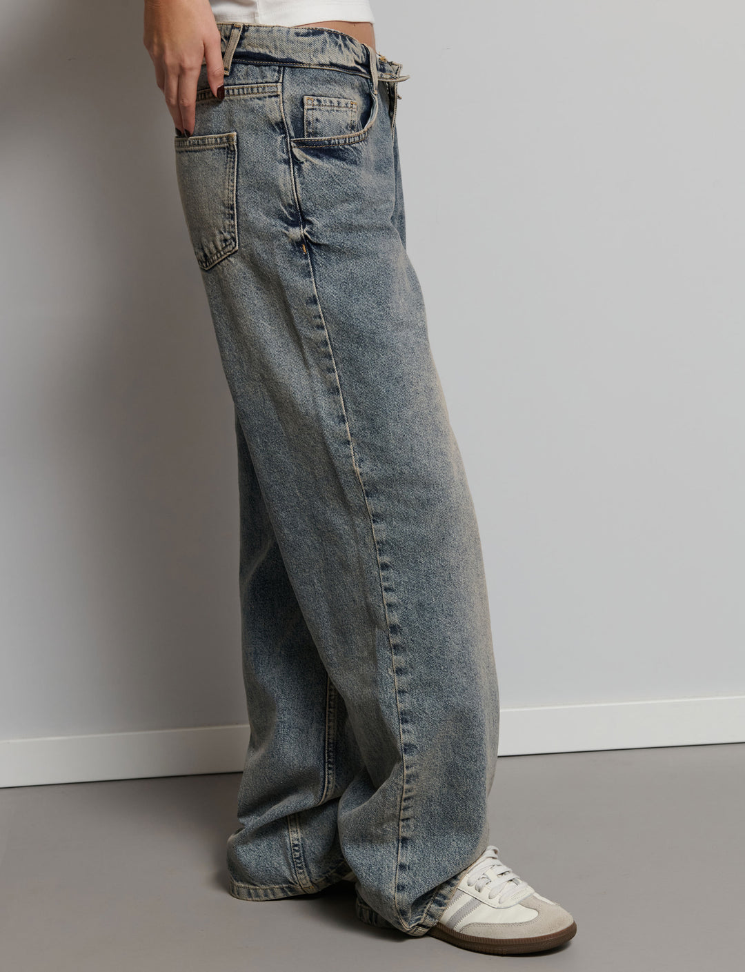 Jeans dritto con vita rigirata