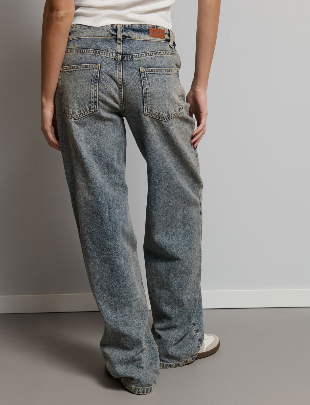 Jeans dritto con vita rigirata