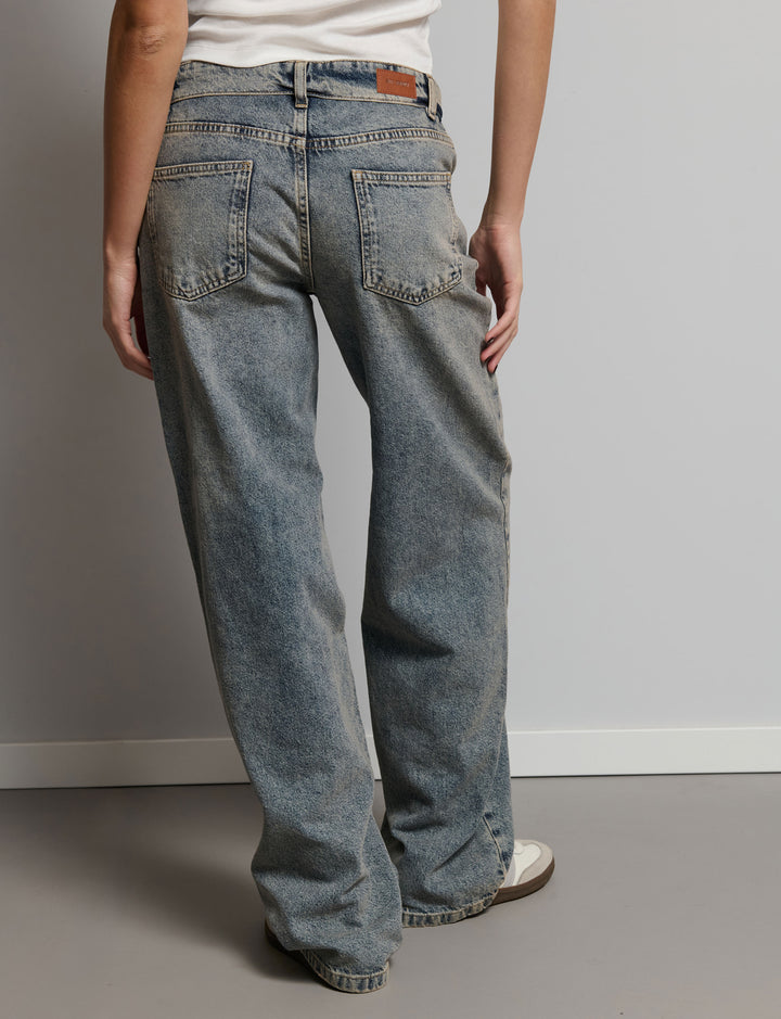 Jeans dritto con vita rigirata