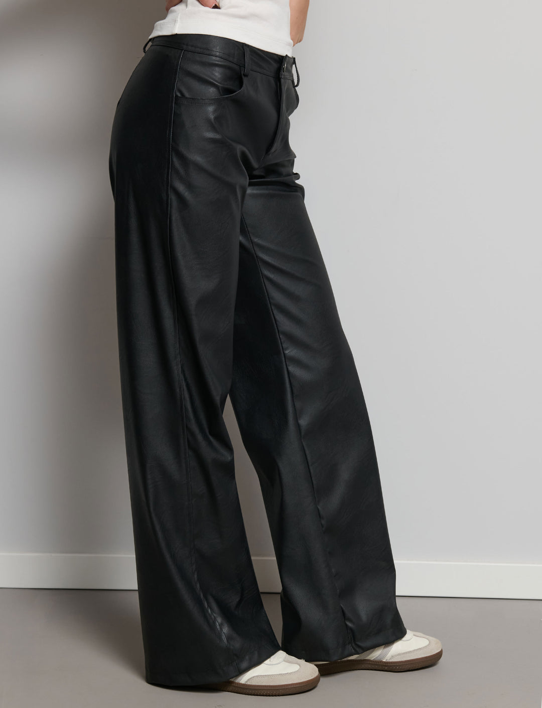 Pantalone in finta pelle