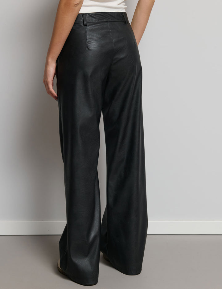 Pantalone in finta pelle