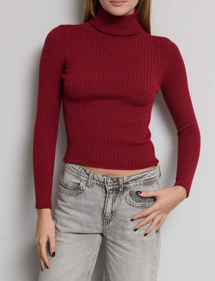 Maglioncino a collo alto in costa larga