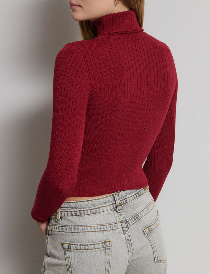 Maglioncino a collo alto in costa larga
