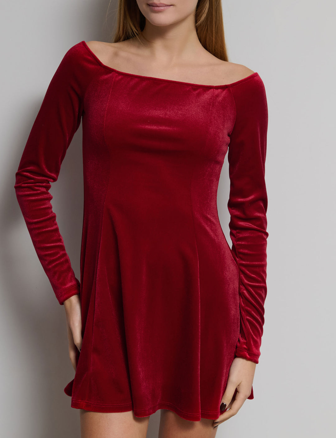 Abito offshoulder svasato in ciniglia