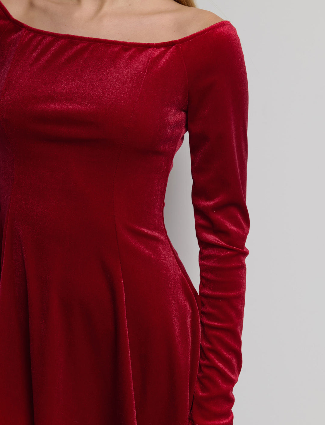 Abito offshoulder svasato in ciniglia