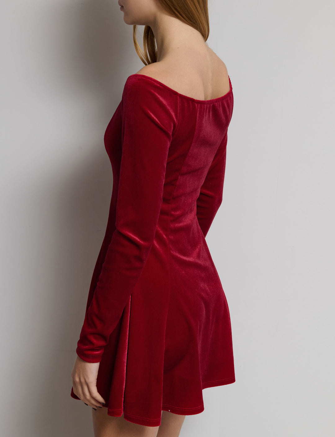 Abito offshoulder svasato in ciniglia