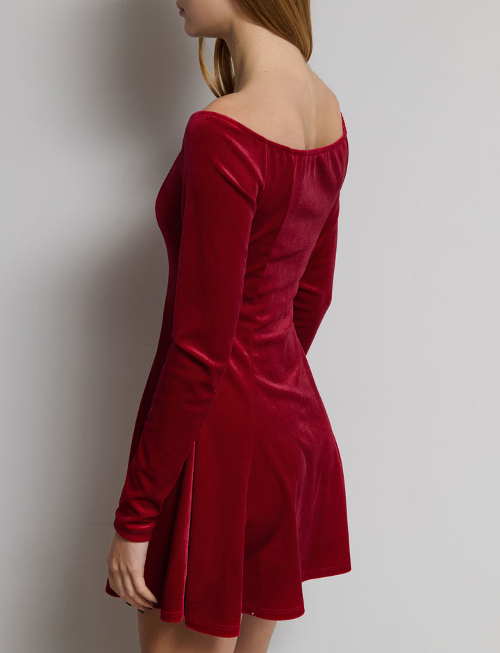 Abito offshoulder svasato in ciniglia