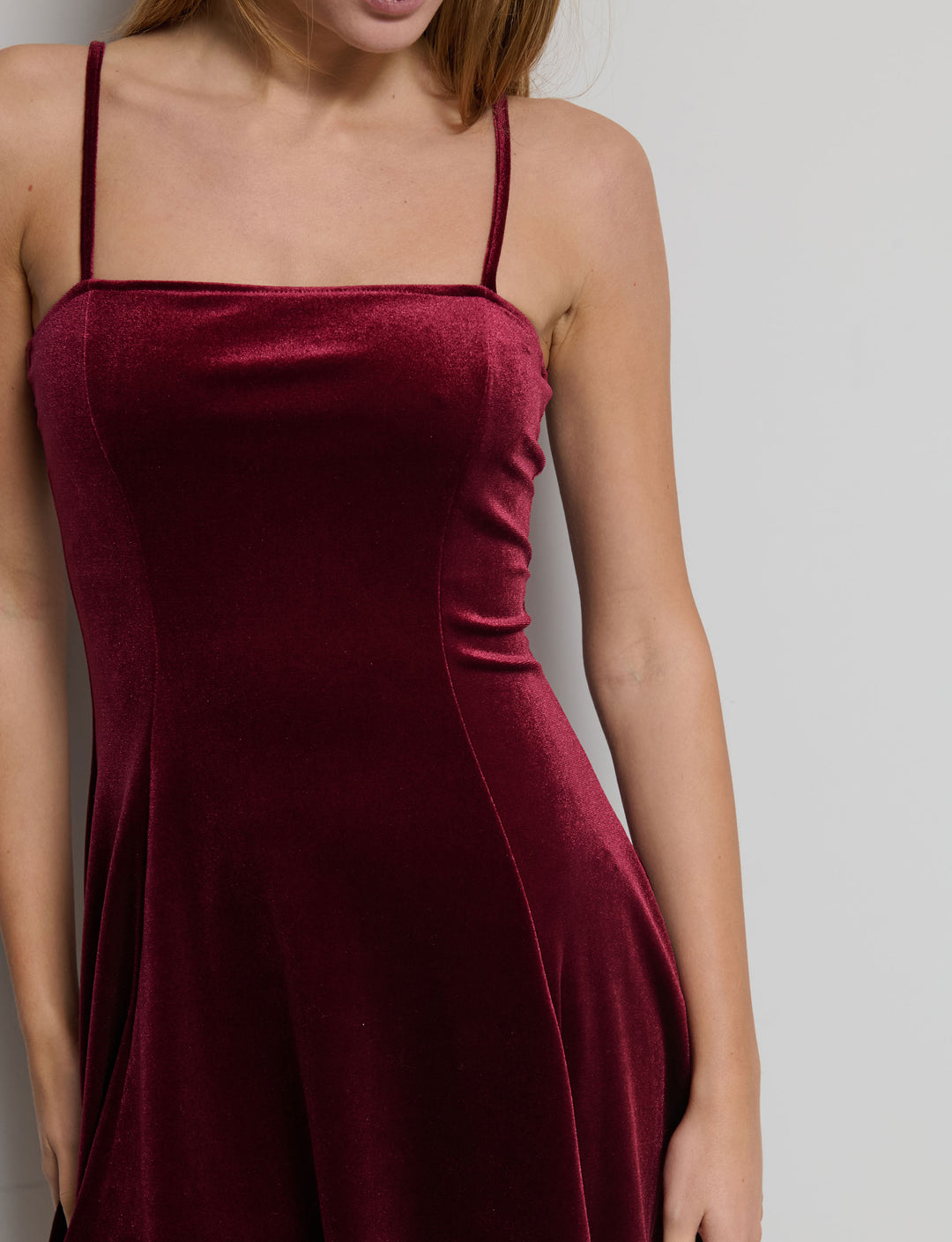 Abito in velluto con gonna svasata