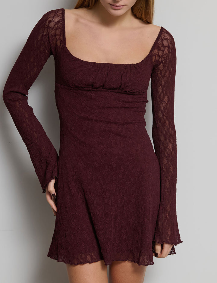 Abito pizzo gonna svasata