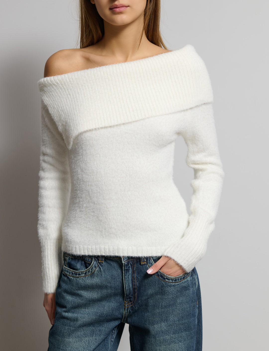 Maglione effetto pelo off-shoulder