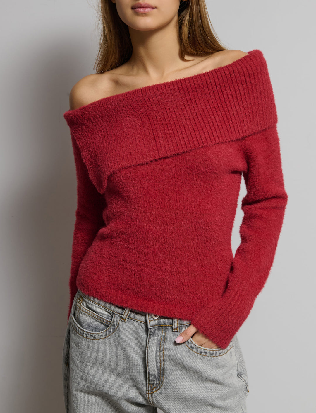 Maglione effetto pelo off-shoulder