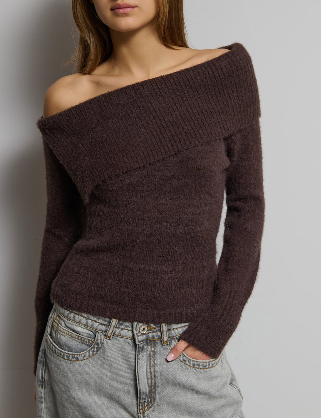 Maglione effetto pelo off-shoulder