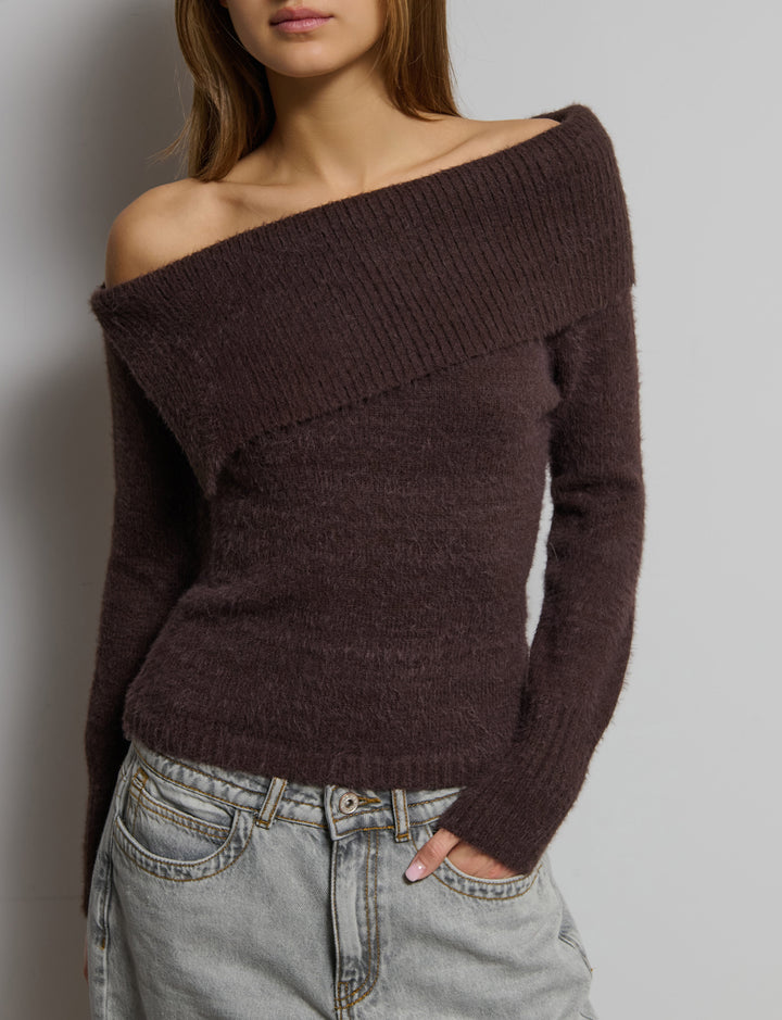 Maglione effetto pelo off-shoulder