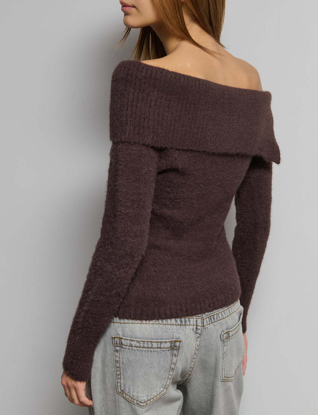 Maglione effetto pelo off-shoulder