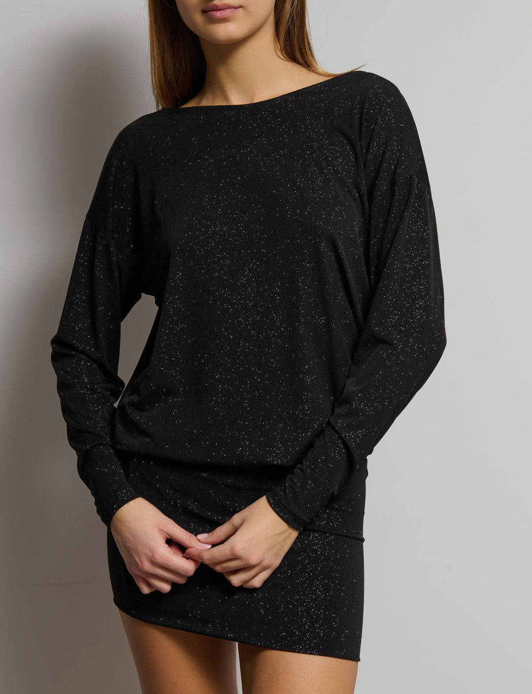 Abito sblousato con apertura su schiena