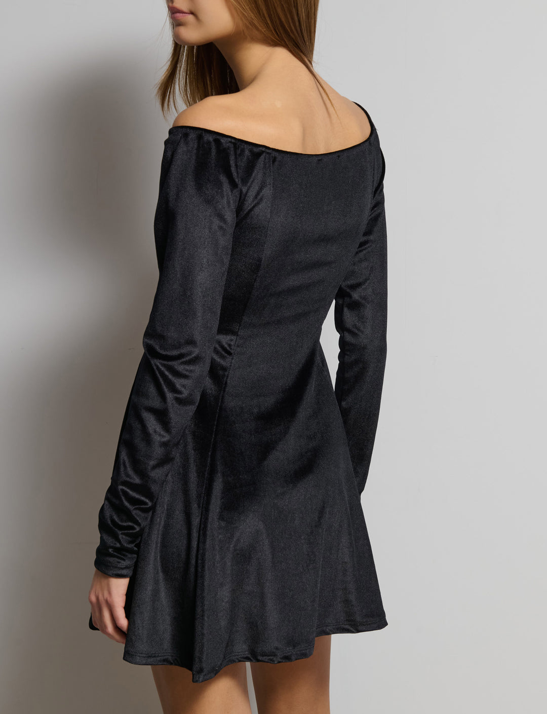 Abito offshoulder svasato in ciniglia