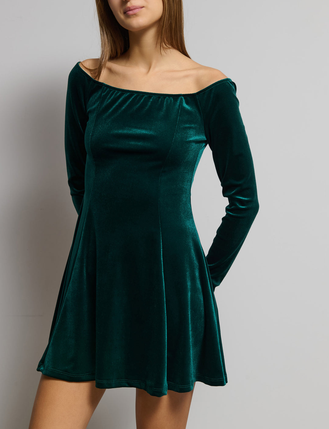 Abito offshoulder svasato in ciniglia