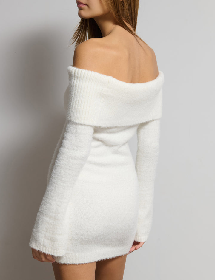 Abito in maglia effetto pelo off-shoulder