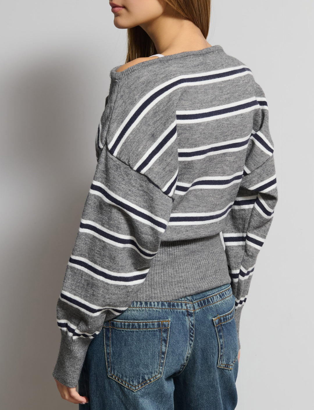 Maglione off-shoulder a righe