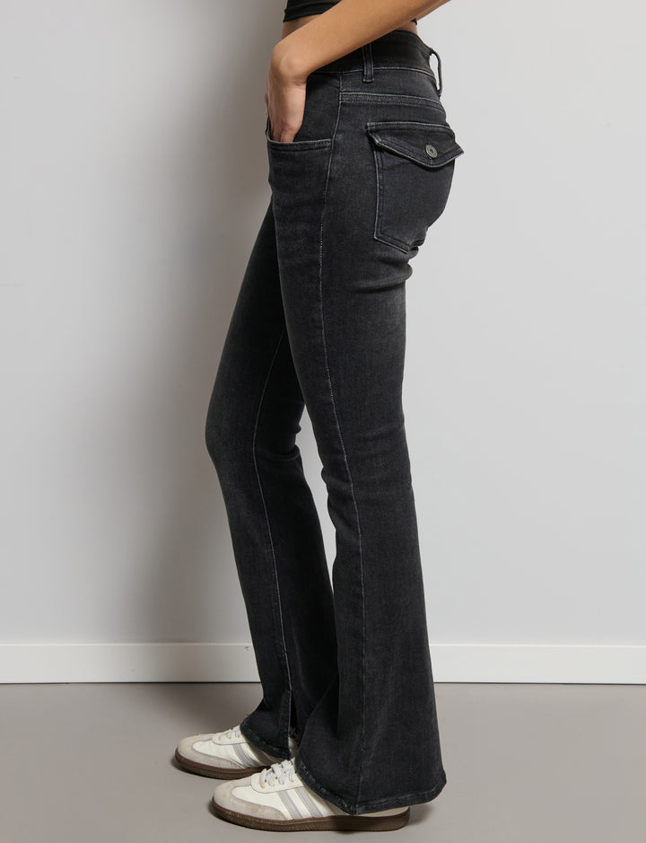 Jeans a zampa con doppio bottone