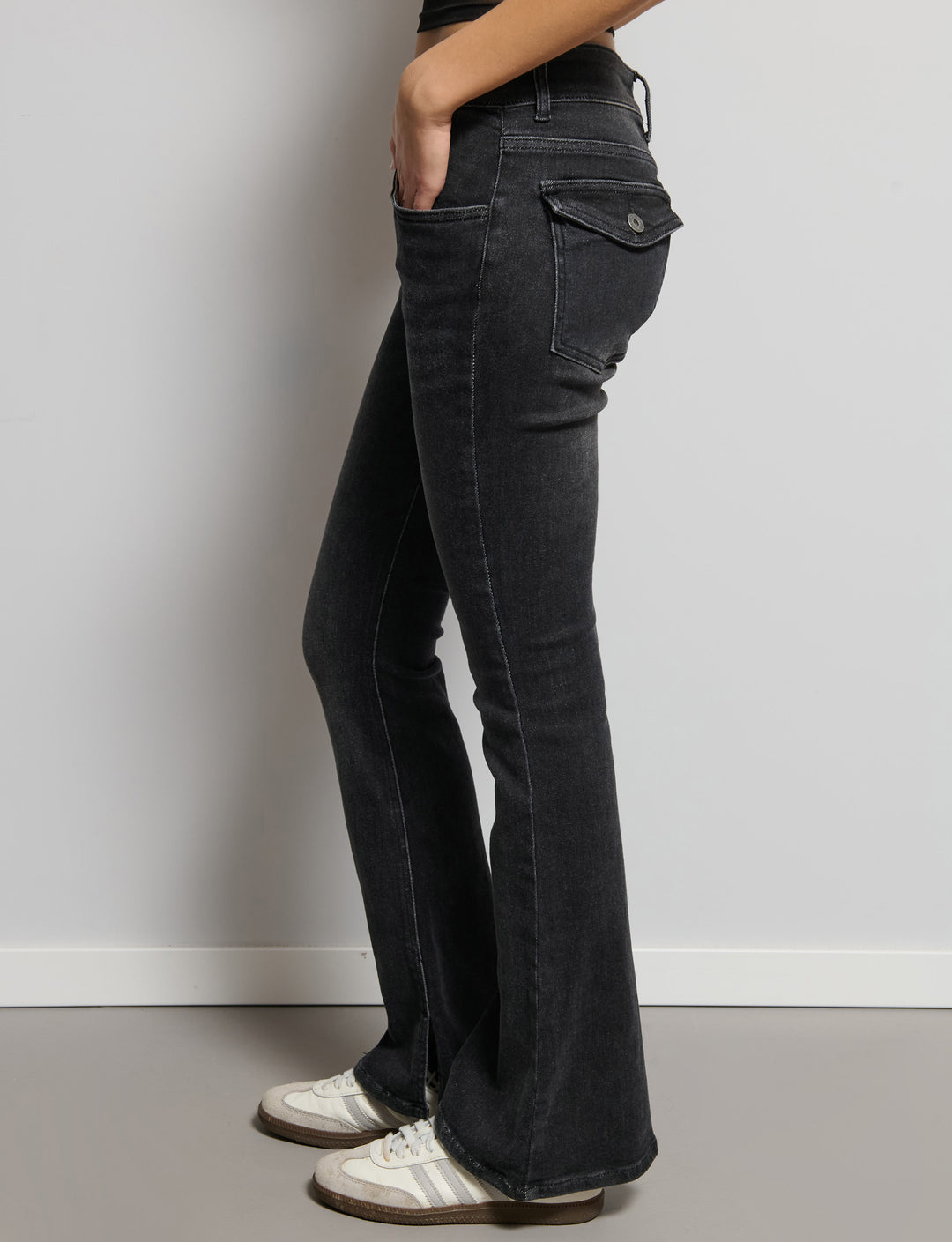 Jeans a zampa con doppio bottone