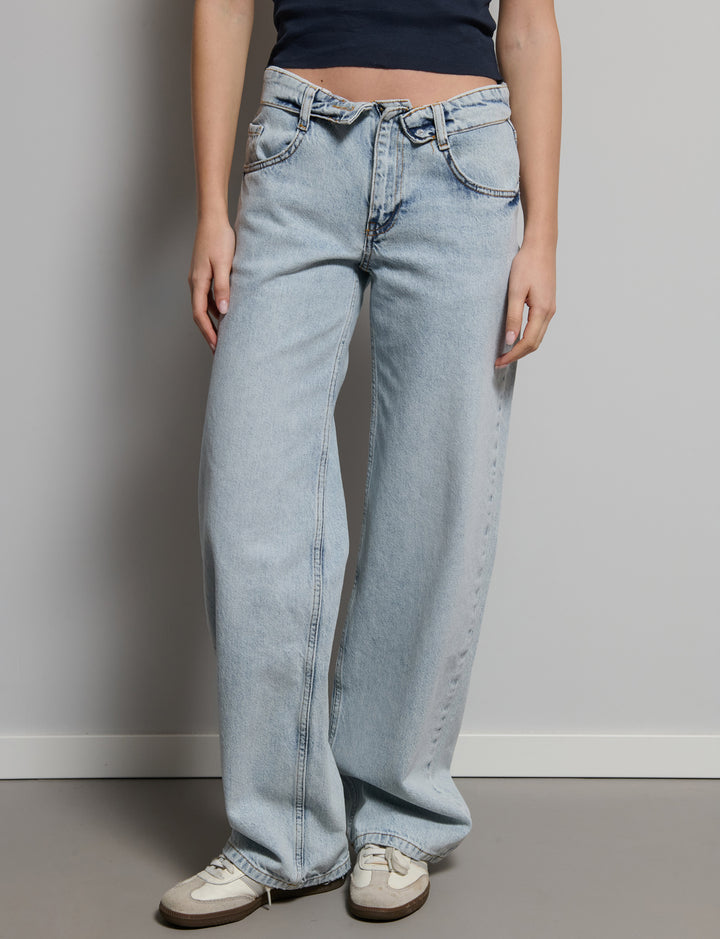 Jeans dritto con vita rigirata