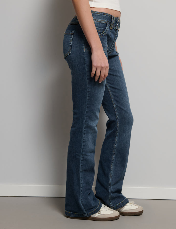Jeans bootcut con doppio bottone